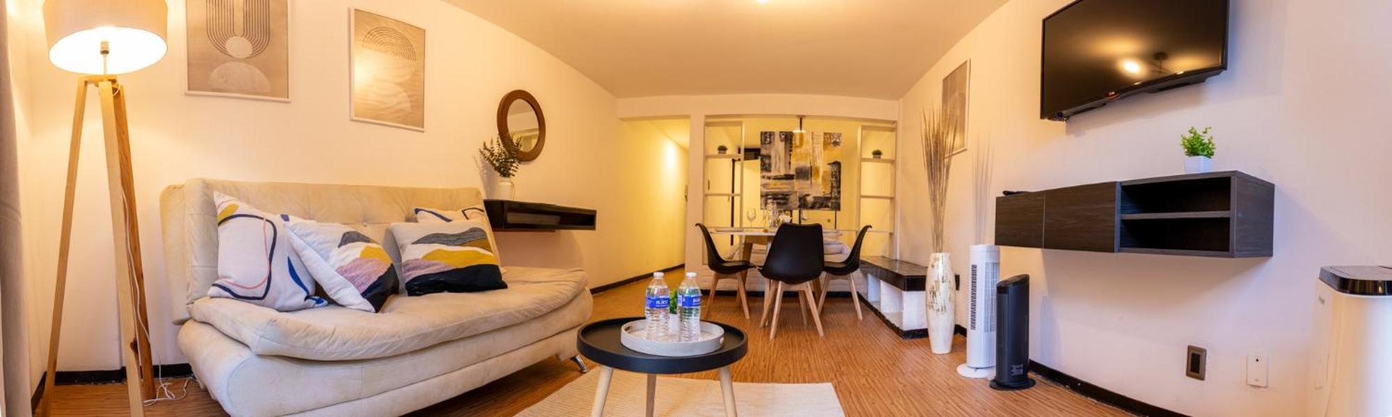 Location In Cozy Master Apartment