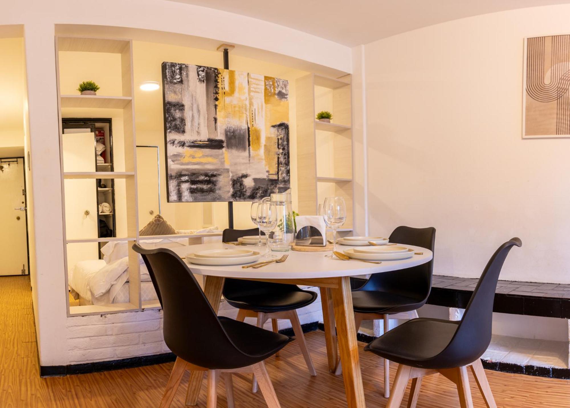 Location In Cozy Master Apartment